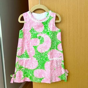 Lilly Pulitzer little girls classic shift in floral print with white trim